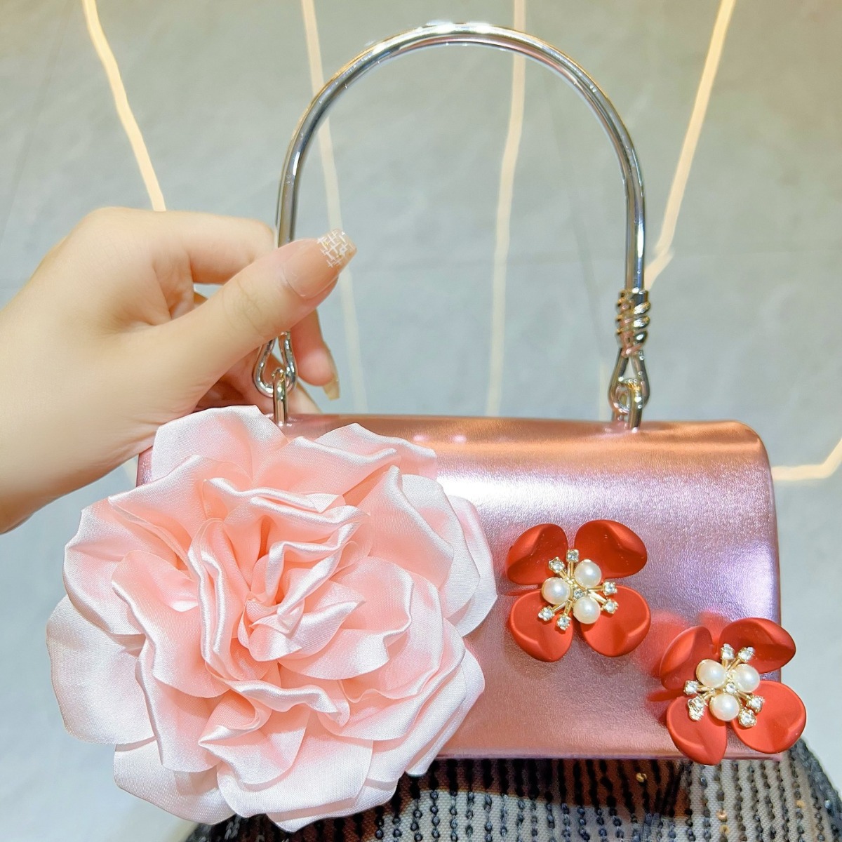 Luxury Gold 3D Flower Clutch B - đánh giá và giá Women Bags Gold