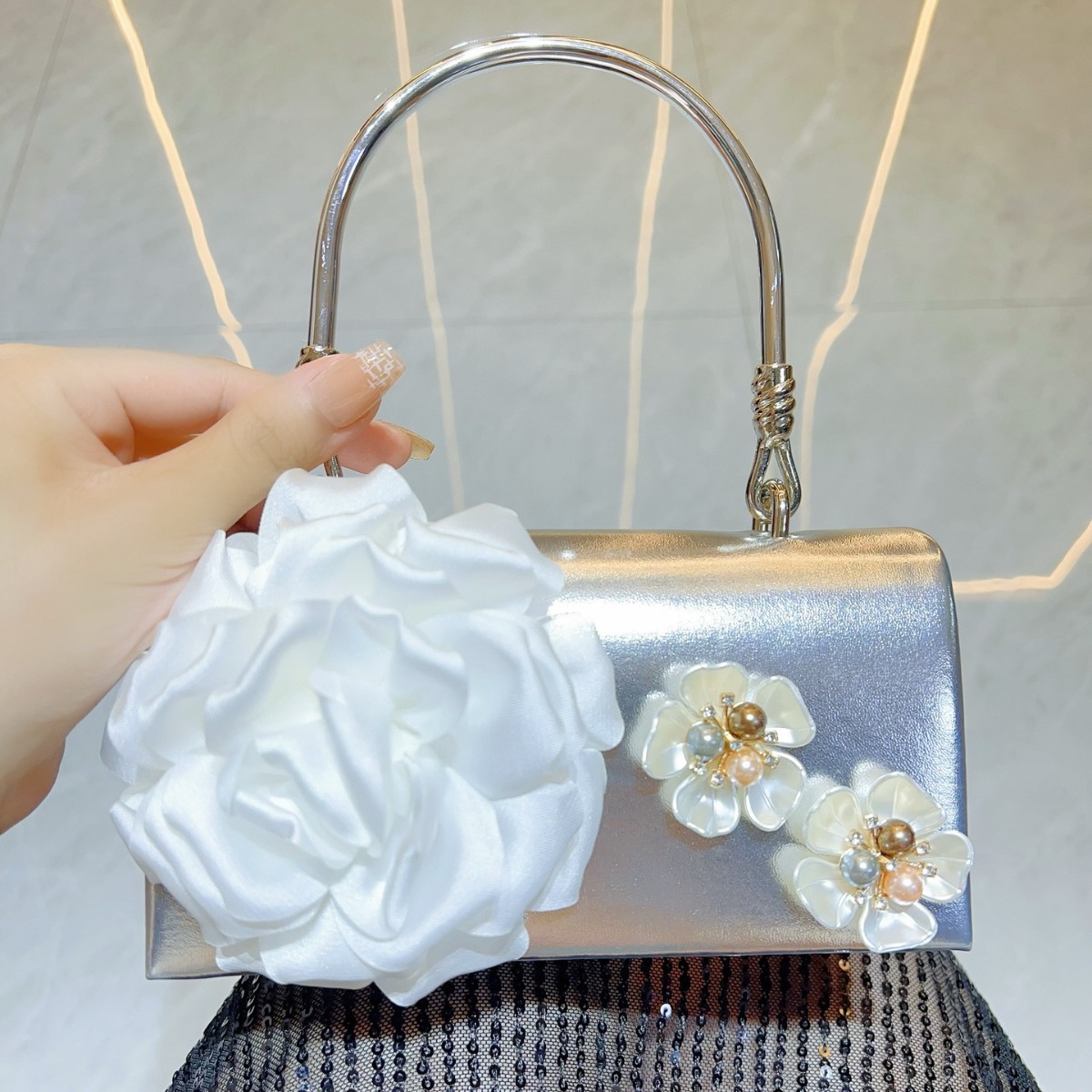 Luxury Gold 3D Flower Clutch B - đánh giá và giá Women Bags Gold